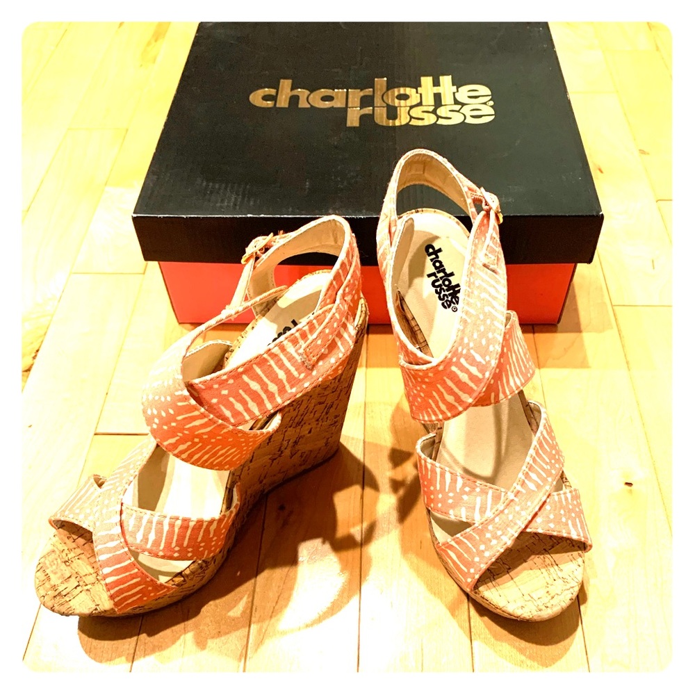 NWT High wedge summer sandal in coral in size 6